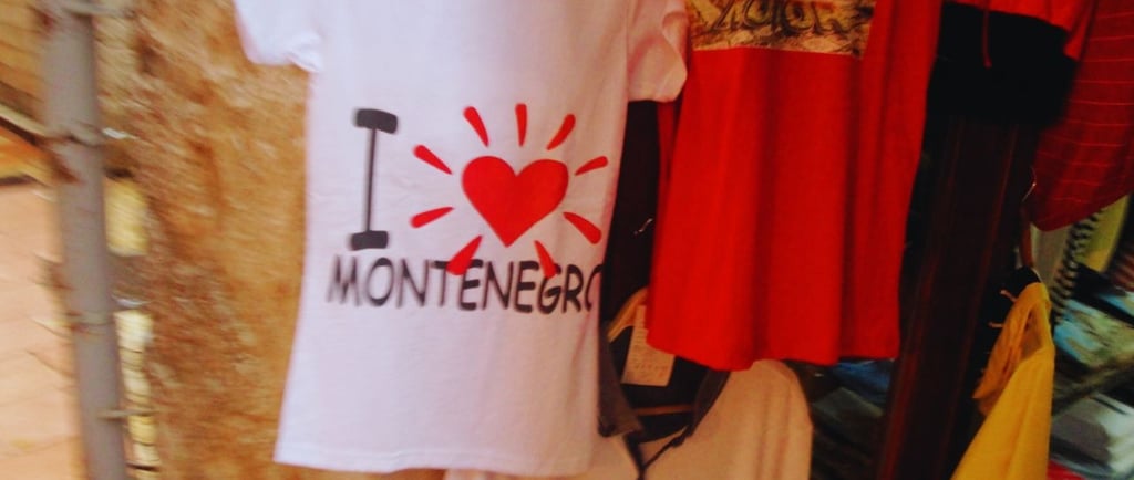 foto na loja de souvenir em Montenegro Kotor