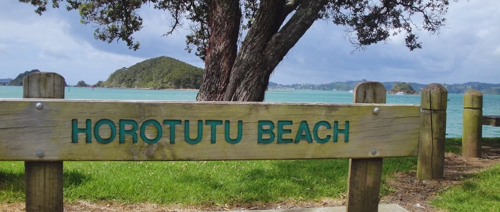 vista da praia de Horotutu beach no Bay of Islands