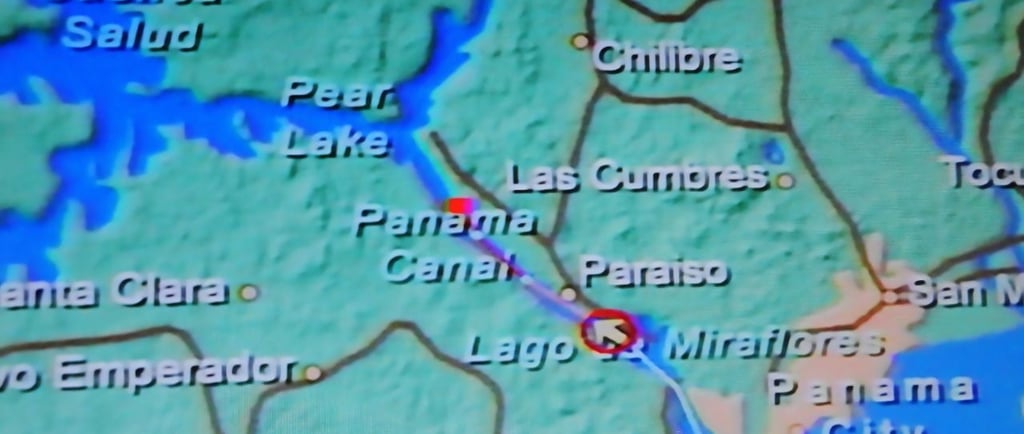 mapa do canal do panama vista da tela interna do navio