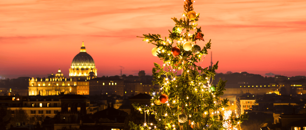 The Roaming Purser visitando Roma vista com arvore de natal 