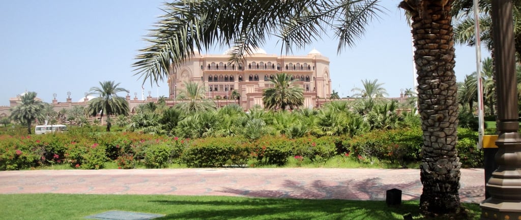 foto do emirates palace em abu dhabi