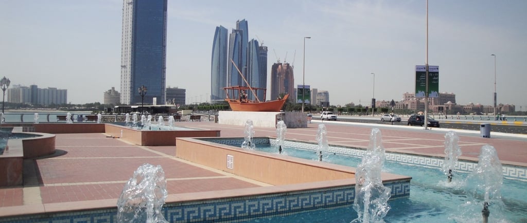 vista do corniche in abu dhabi