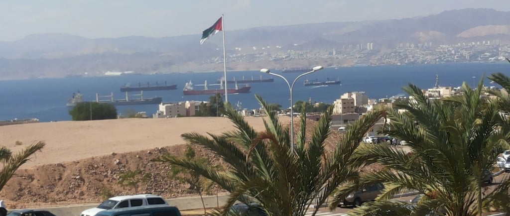 Vista da cidade de Aqaba para o porto.