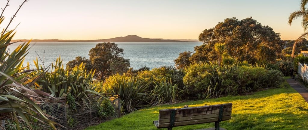 Vista da ilha de Rangitoto a partir de Auckland, com destaque para sua formação vulcânica