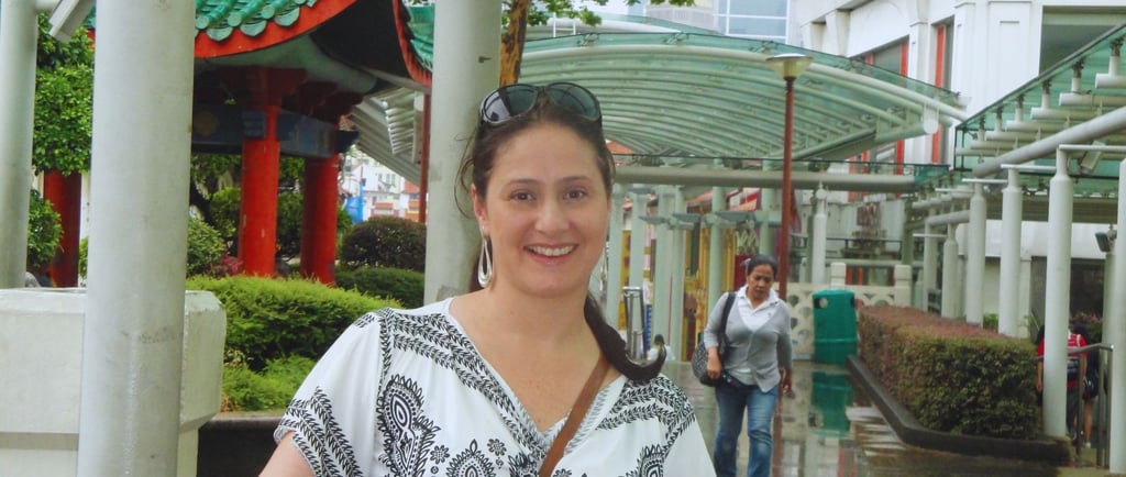 foto da autora explorando o centro de singapura