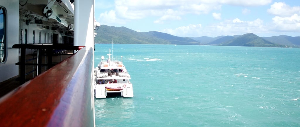 foto do navio guiado pelo pilot chegando a whitsunday islands australia