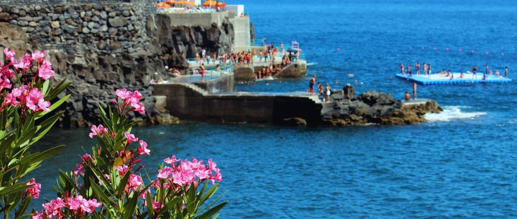 foto das piscinas naturais de funchal