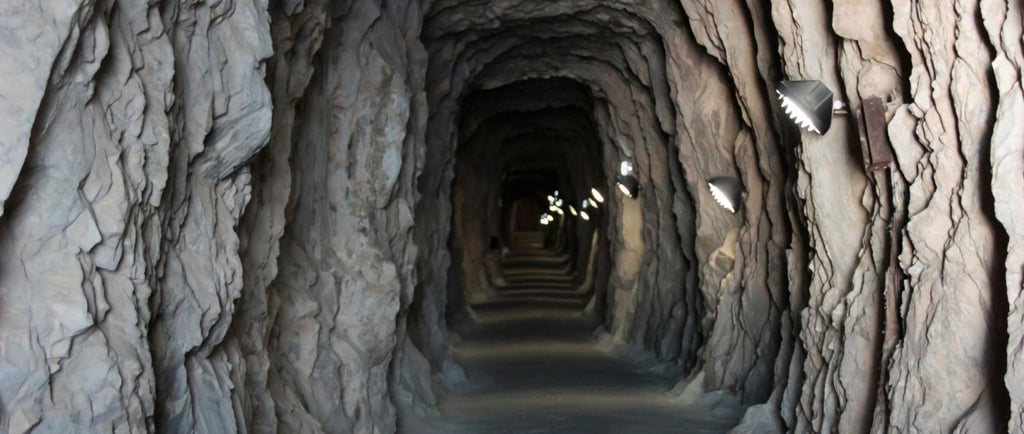 Foto do grande tunel em Gibraltar