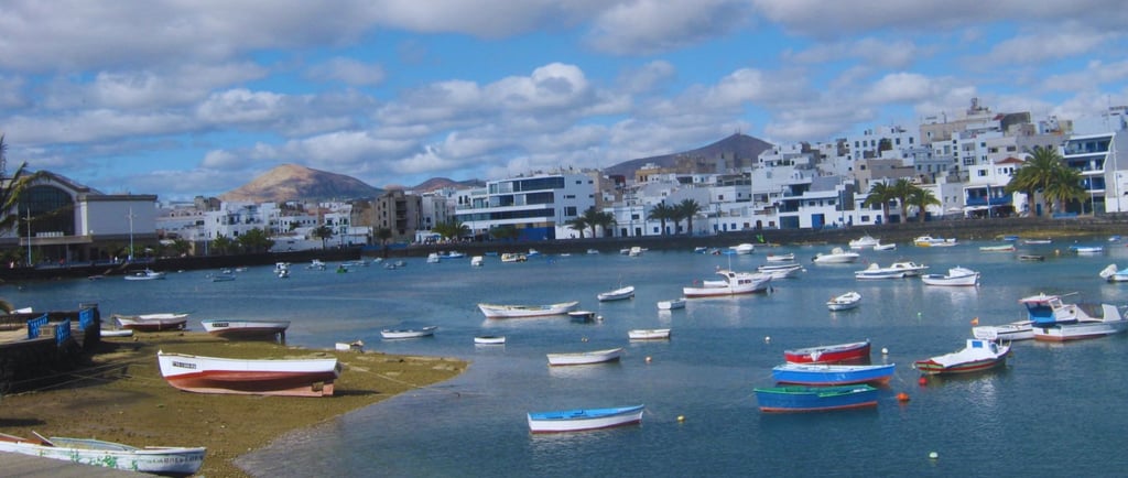 vista dos barcos ancorados em Arrecife Lanzarote