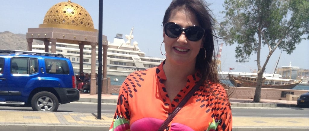foto da autora no corniche em muscat oman