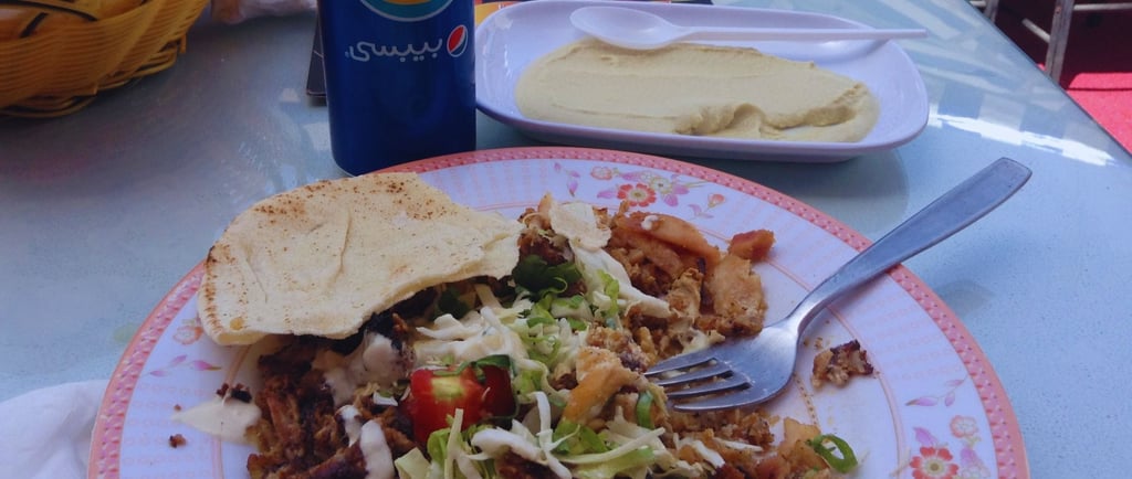 foto de um prato de comida local em muscat oman