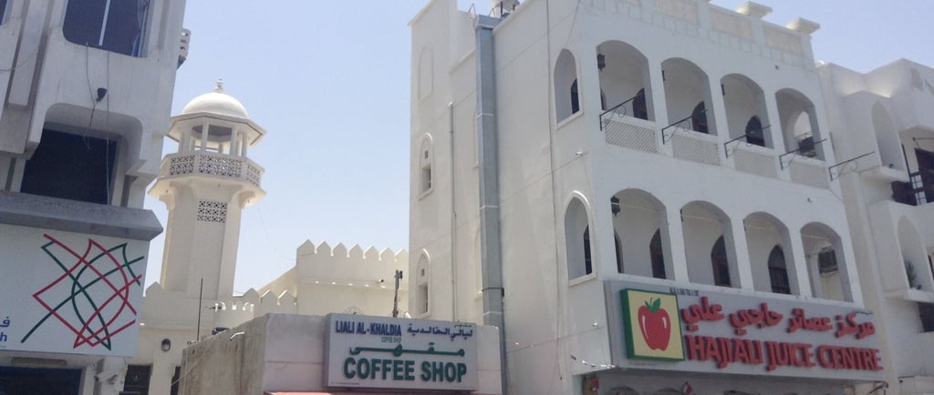 foto das lojas na orla de muscat oman