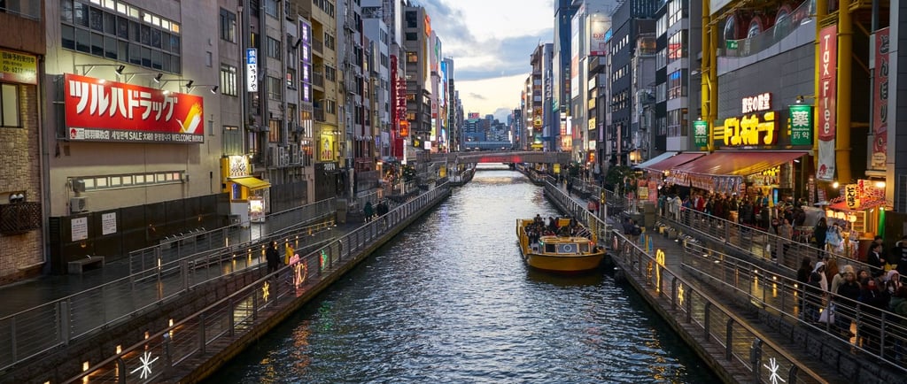 Cena do canal de Dotonbori, coração da vida noturna e gastronomia de Osaka