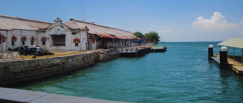 vista do pier em penang na saida do porto