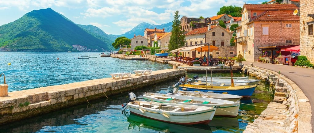 foto da vista da cidade de Perast em Montenegro