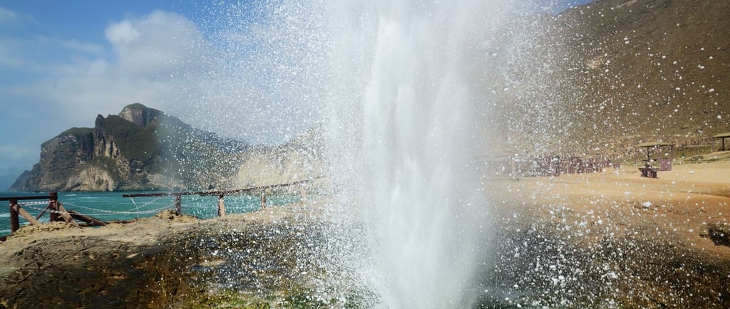 foto da praia al mughsail em salalah oman