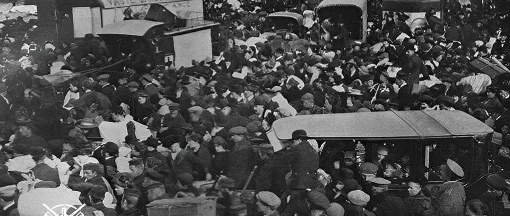 Les habitants fuient Anvers.