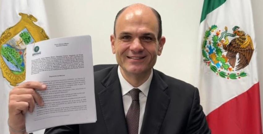 El diputado del PRI, Jericó Abramo, presenta iniciativa para frenar abusos de las aseguradoras.