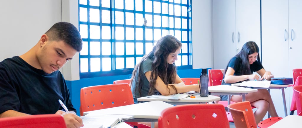 Aprender inglês cedo é um passaporte para o futuro! Entenda as vantagens neurológicas, acadêmica