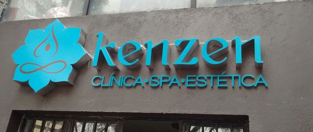 letras 3D vs placas planas costos letras 3D aluminio  durabilidad placas acrílicas  letras corpóreas