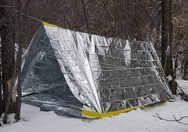 mylar blanket used as emergency shelter by a prepper in a shtf scenario when they had to bugout