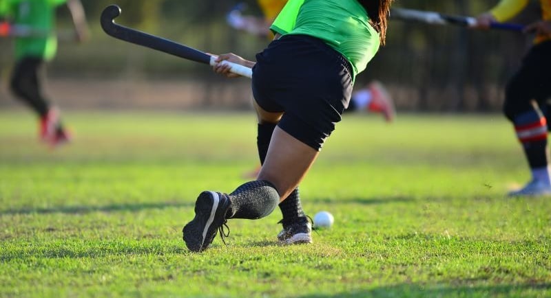 Maahockey naispelaaja