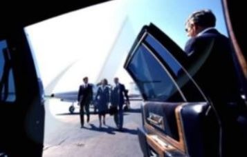 وفّر وقتك… وادخل أولًا ... خدمة المسار السريع مطار القاهرة مع YOUR TRAVEL VIP 