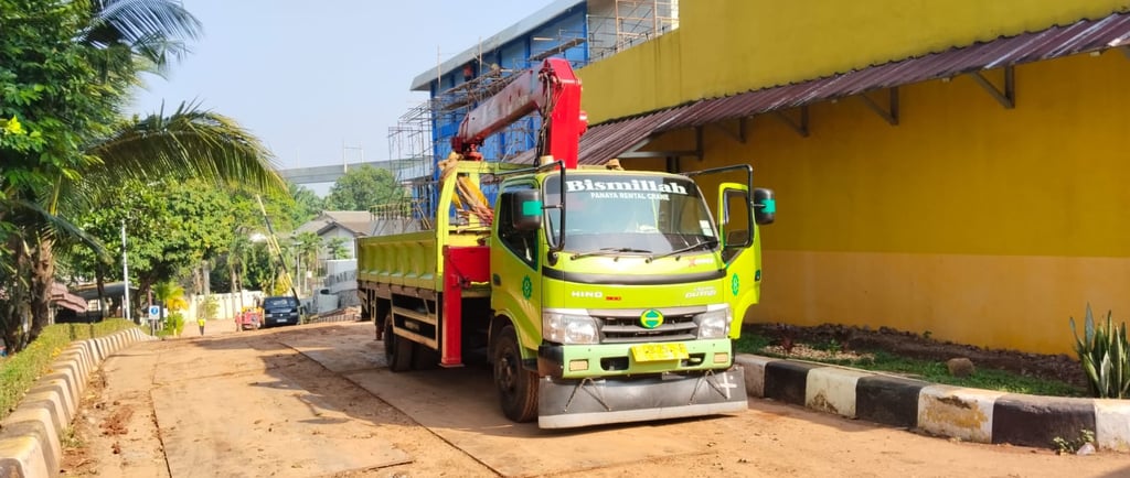 Truck Crane 40 ton untuk kontruksi