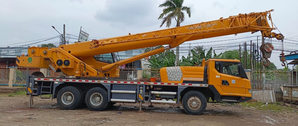 Tadano Crane 80 Ton warna kuning