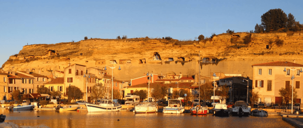Port de pêche de Saint-Chamas sur les rives de l'étang de berre