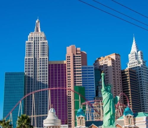 a statue of liberty statue and a ferris wheel in Las Vegas