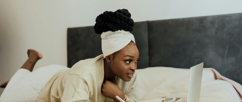 Single mom researching side hustles