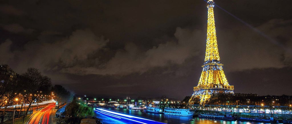 Photo of the city of Paris with a highlight on the Eiffel Tower