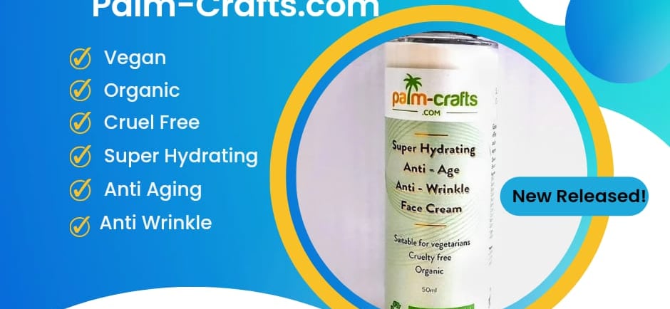 Bottle of super hydrating face cream in a circle with highlights of creams attributes