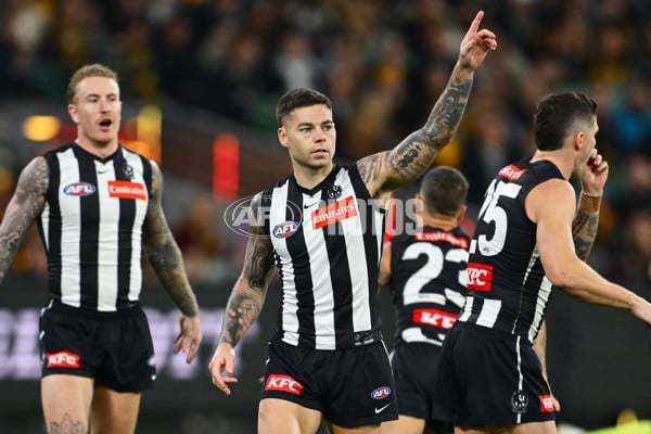 Jamie Elliott celebrates after scoring against Hawthorn in Round 12.