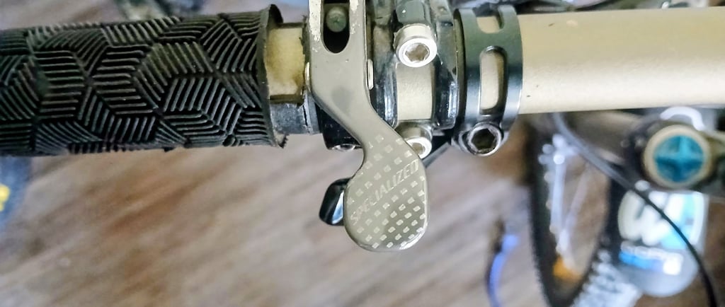 mountain bike dropper post lever