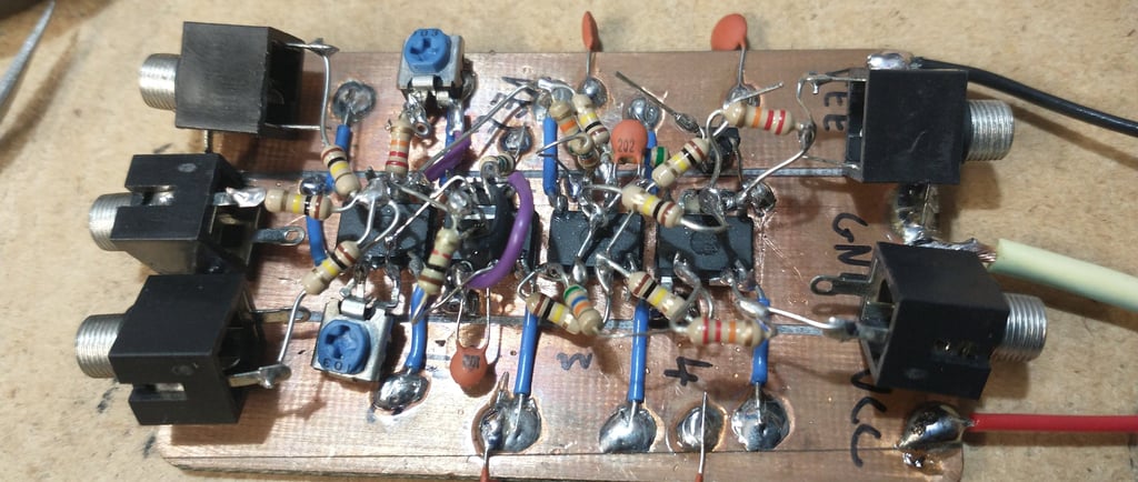 The finished Dead Bug VCO