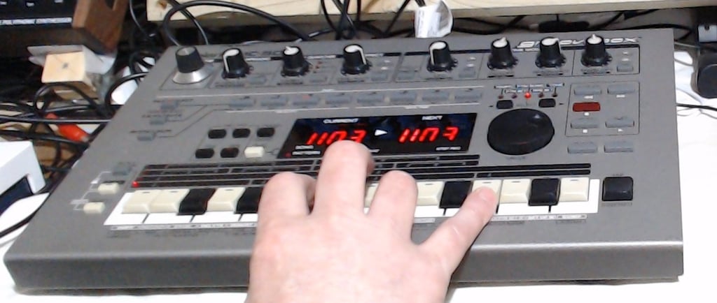 Roland MC-303 GrooveBox