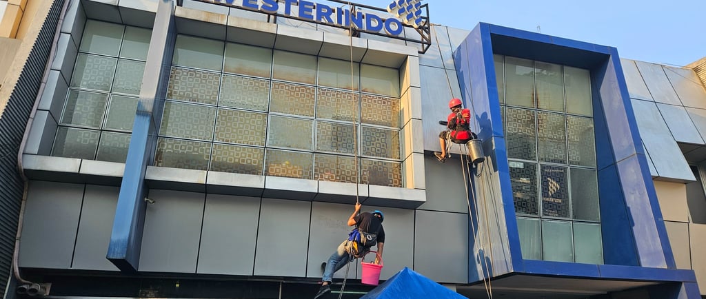 Jasa Bersih Kaca Gedung