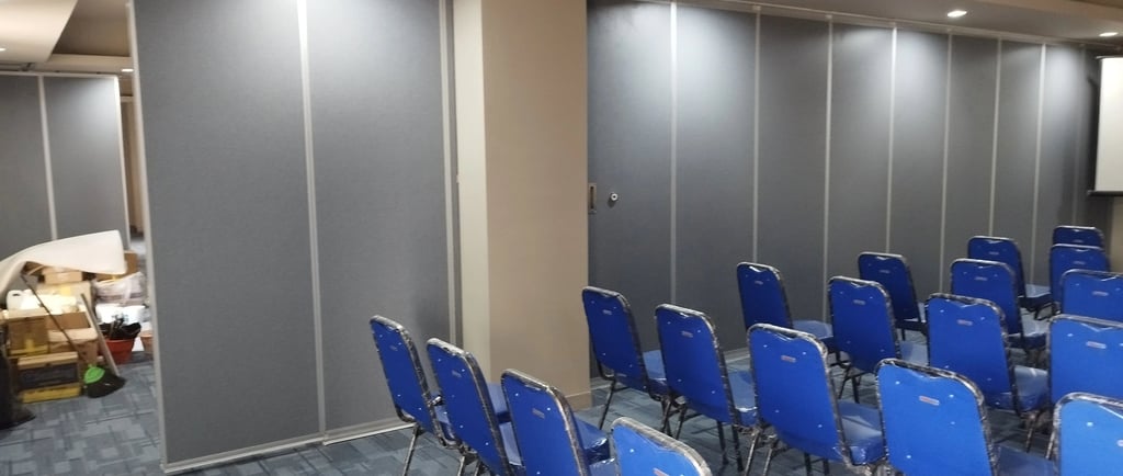 partisi geser hotel