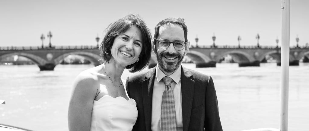 Mariage devant le Pont de pierre à Bordeaux 