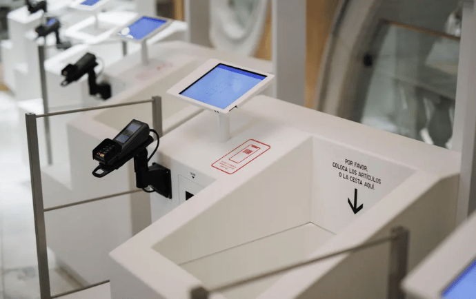 self checkout uniqlo