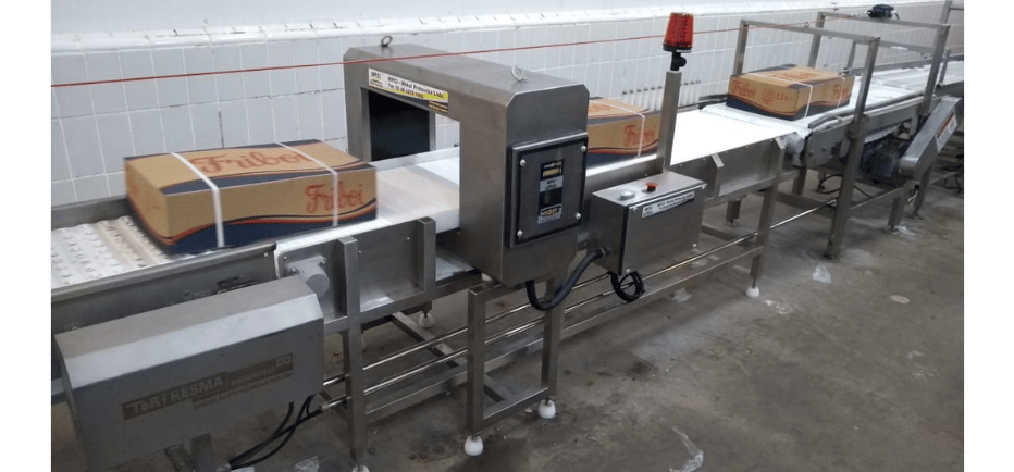 Detector de metais industrial na Friboi