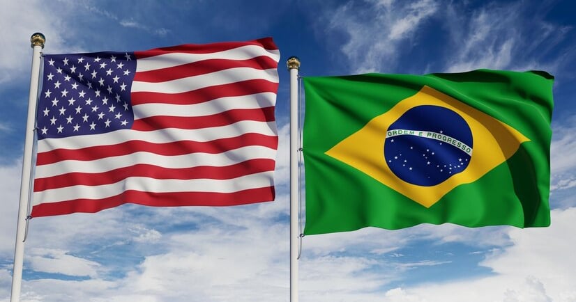 uma bandera americana ao lado de uma bandera brasileira