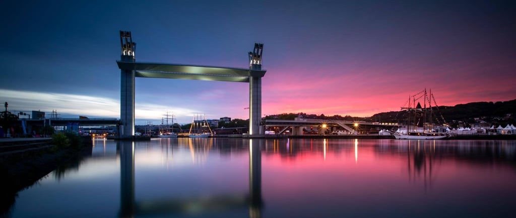pont flaubert de la ville de Rouen de Nuit