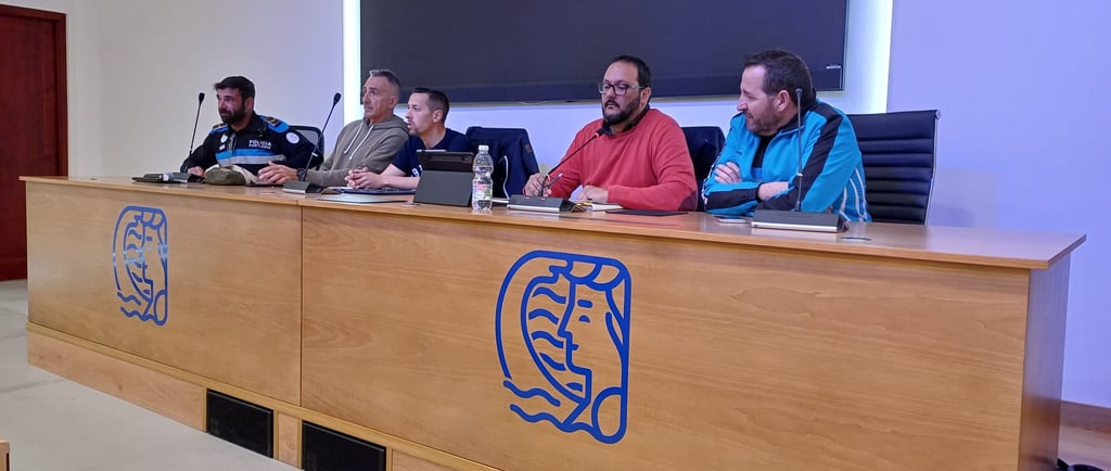 Asamblea general de trabajadores en la Autoridad Portuaria de Cádiz