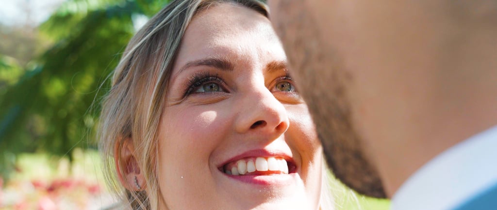 Photographie de couple réalisée par un photographe de mariage en Belgique, avec un rendu artistique