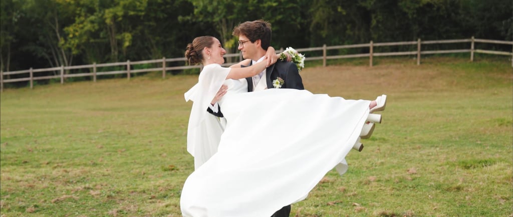 Photographe de mariage en Belgique capturant un moment émotionnel entre les mariés lors de leur céré