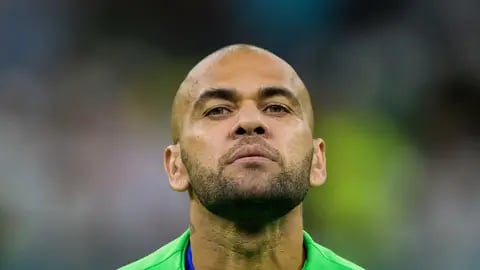 dani alves with a green jersey and a blue shirt