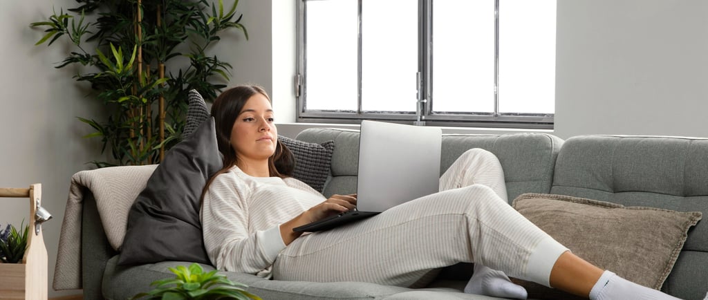 Mulher deitada em um ambiente com boa qualidade do ar interior ou qualidade do ar interno